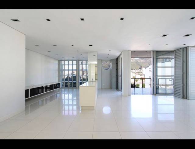 2 BEDROOM APARTMENT FOR SALE IN CAPE TOWN CITY CENTRE